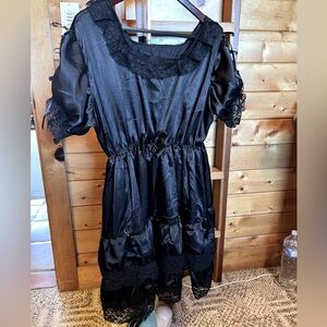 Women’s black dress size XL